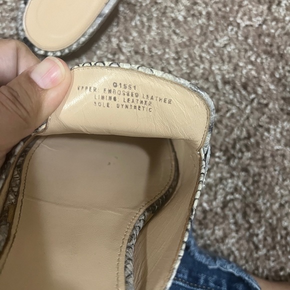 J. Crew Charlie Flat Mules Leather Snake Print Tassel Almond Toe Gray 9.5M - Picture 3 of 8